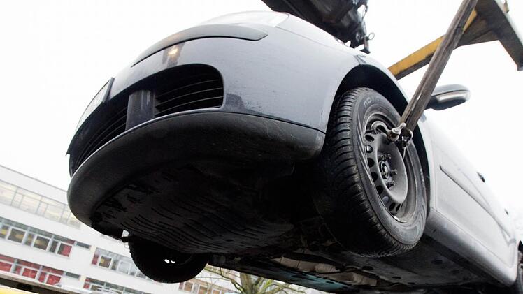 Wer wie hier auf unserem Symbolfoto Pannenhilfe braucht, rechnet eher nicht damit, abgezockt zu werden.     Foto: Julian Stratenschulte