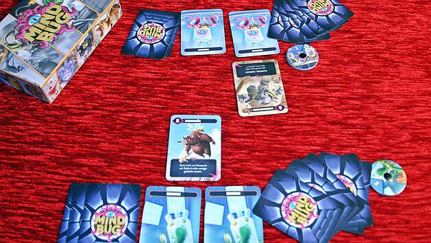 Mindbug - Der erste Kontakt im Test - kämpferische Zweier-Kartenspiel aus Franken