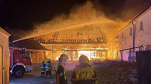 Großbrand im Kreis Hof: Scheune brennt komplett aus