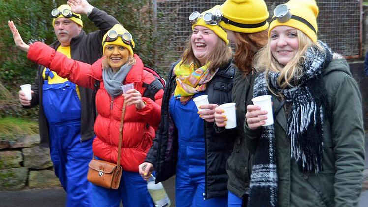 Trotz Regen gute Laune in Oehrberg. Foto: Peter Rauch