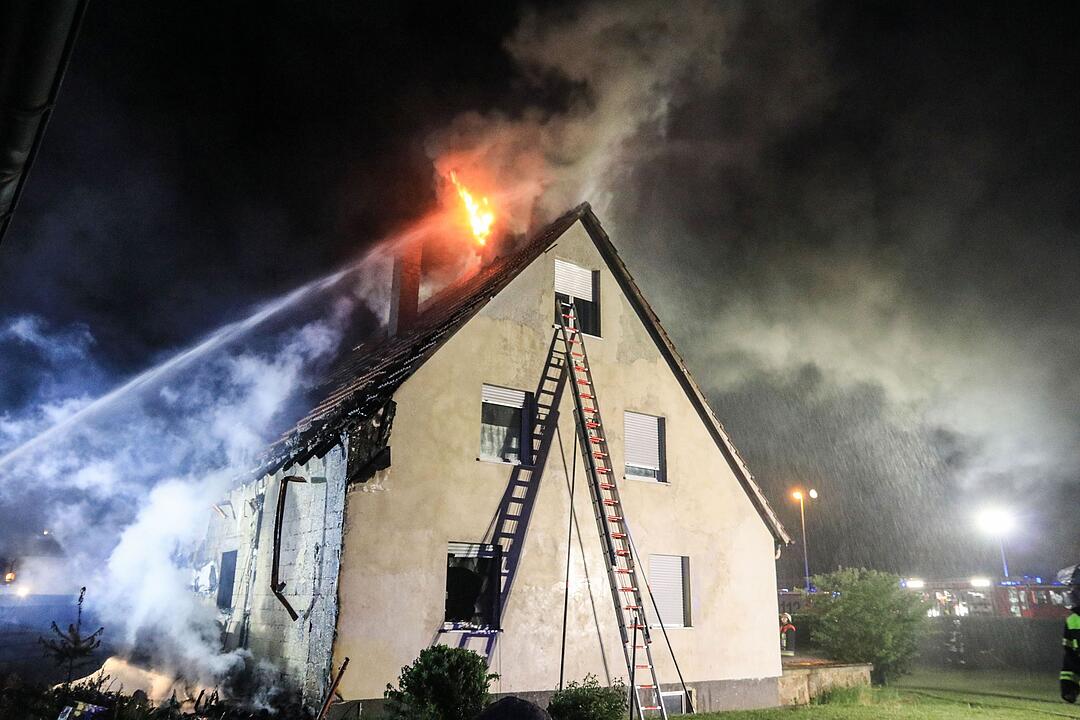 Wohnhaus im Kreis Erlangen-Höchstadt brennt ab