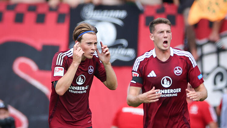 1. FC Nürnberg - FC Schalke 04: Club schlägt Schalke bei Kloses Heimpremiere