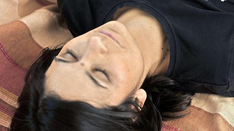 Esther Rittner entspannt sich. Die Psychologin hält es für wichtig, dass Menschen sich ausruhen - und auch faulenzen.  Foto: VM Photodesign Hausen