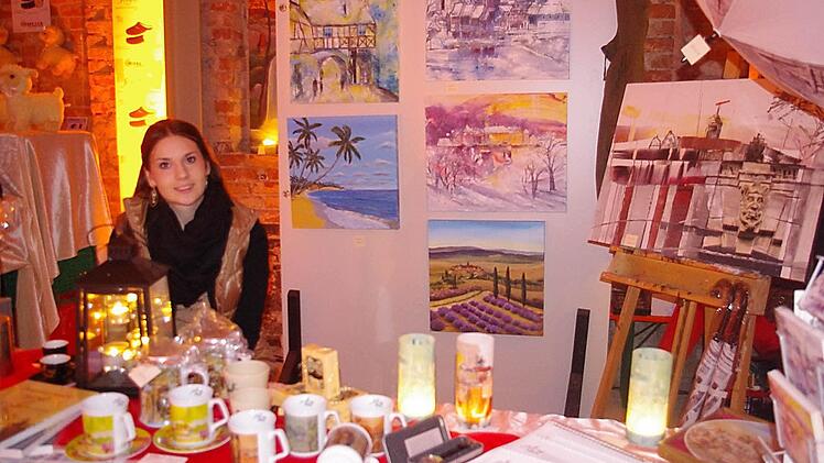Mariell Dörrschmidt am Stand der Galerie Ambiente von Martin Ludwig.
