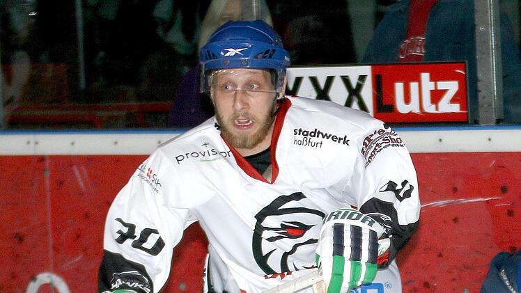 In den bisherigen Testspielen gegen Pegnitz und Eppelheim zeigte Jakub Sramek eindrucksvoll, dass er eine tolle Verstärkung für die "Hawks" wäre. Der junge Tscheche will sich mit weiteren guten Leistungen gegen  Lauterbach am Wochenende für eine Verpflichtung empfehlen.