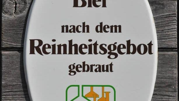 Das Schild an der Eingangstür des Brauhauses Foto: Simon Albrecht