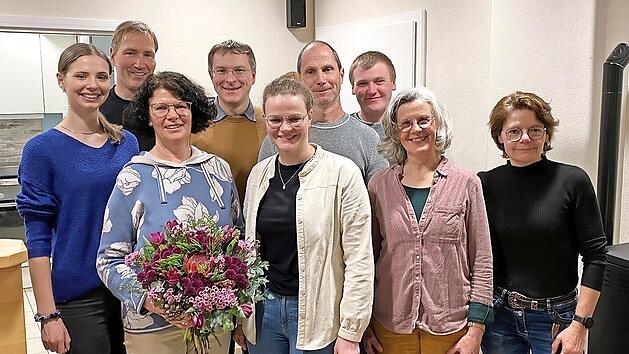 Der Vorstand des K&uuml;mmler Obst- und Gartenbauvereins mit neuem Ehrenmitglied: Linda Wagenh&auml;user, Michael Stromer, Ehrenmitglied Elvira Hornung, Anton Schatz, Anne Hornung, Reinhold Moritz, Thomas Hagel, Josefine Hornung, Regina Wei&szlig; (von links)