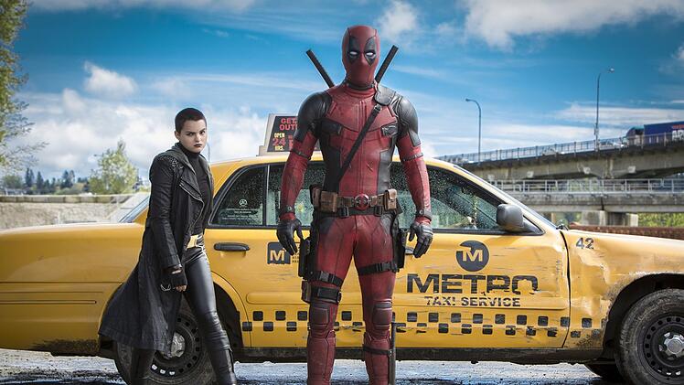 Deadpool (Ryan Reynolds) muss sich mit X-Men-Superheldin Negasonic Teenage Warhead (Brianna Hildebrand) herumschlagen.