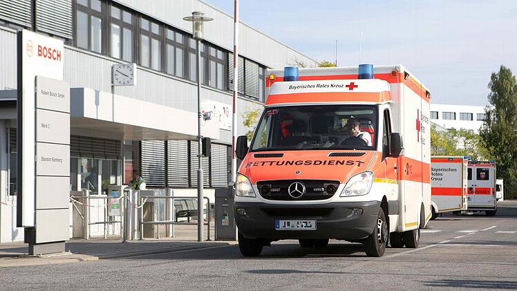 Am Freitagnachmittag waren Rettungssanitäter im Werk 3 von Bosch im Einsatz. Foto: NEWS5/Herse
