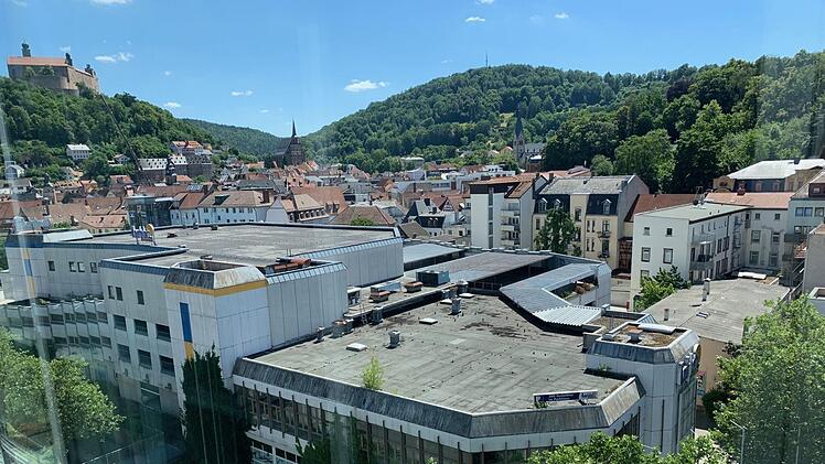 Ungenutzter Klotz: Der Kaufplatz hat seine besten Jahre lange hinter sich. Sobald der Betonkoloss fällt, könnte auf der freien Fläche der Uni-Campus errichtet werden.privat
