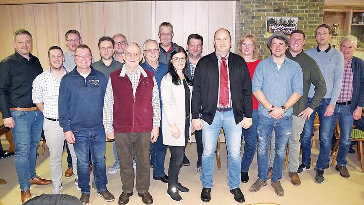 Die AfT hat am Freitagabend ihre Kandidaten für den Gemeinderat sowie Klaus Daum (Sechster von rechts) als Bürgermeister-Kandidat nominiert.  Foto: Heike Schülein