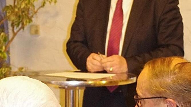 MdB Hans Michelbach stellte sich den Fragen der Mitglieder.