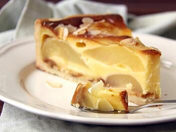 Saftiger Birnenkuchen mit Schmand