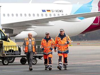 Dreharbeiten am Flughafen Nürnberg: Schauspieler sorgen für Aufsehen