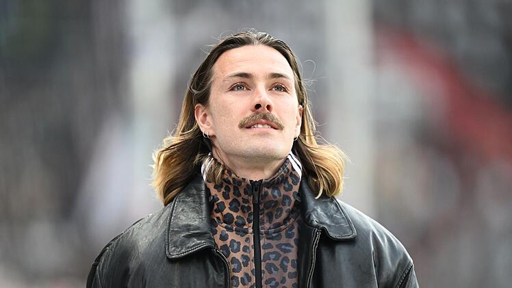 Aush&auml;ngeschild einer links-alternativen Fu&szlig;ballkultur: St. Pauli-Kapit&auml;n Jackson Irvine gilt als idealer Repr&auml;sentant der Werte des Hamburger Clubs.