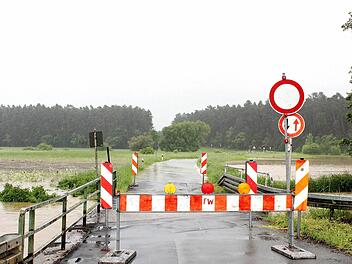 Immer wieder tritt der Sendelbach über das Ufer. Foto: fra-press