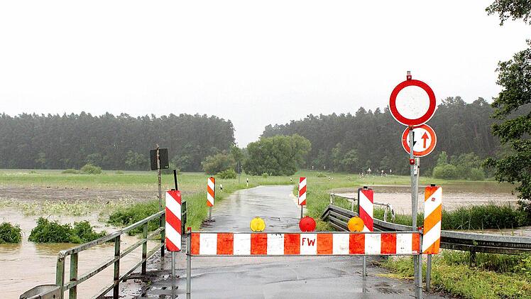 Immer wieder tritt der Sendelbach über das Ufer. Foto: fra-press