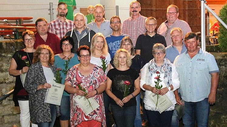 Viele Mitglieder wurden für 25 Jahre Mitgliedschaft im Rahmen des Sommerfestes geehrt.