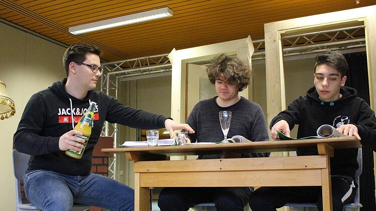 Die Schulferien nutzen die Schüler für ihre Proben zum Stück "Die Physiker". Foto: Julia Raab