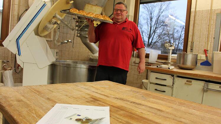 8,50 Euro gab es in der Backstube von Mathias Söllner in Lichtenfels schon lange. Die Dokumentationspflicht hält sich bei ihm in Grenzen. Foto: Lisa Kieslinger