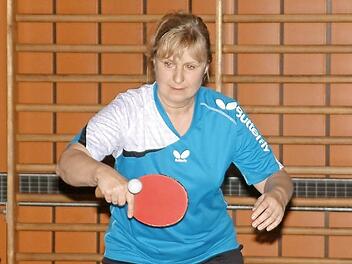 Susanne Zimmermann von der TS Kronach II gewann zwar zwei Einzel gegen die SG Neuses II, konnte damit aber die knappe 6:8-Niederlage ihrer Mannschaft nicht verhindern. Foto: Hans Franz