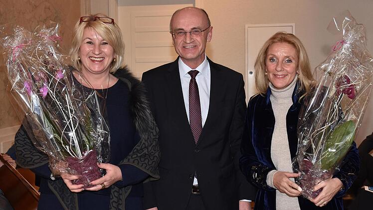 Landrat Wilhelm Schneider freut sich auf die Zusammenarbeit mit der Schulamtsdirektorin Claudia Schmidt (rechts) und der Schulrätin Susanne Vodde.Ulrike Langer