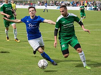 André Scholz (grünes Trikot) wird den SV Friesen nach dieser Landesliga-Saison verlassen und künftig als Spielertrainer für den SV Gifting auflaufen.  Foto: Heinrich Weiß, Archiv