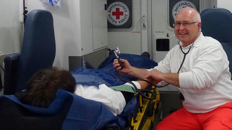 Reiner Katzenberger ist hauptberuflicher Rettungssanitäter. Sein Wissen gibt er ehrenamtlich bei Erste-Hilfe-Kursen weiter. Foto: Reiner Katzenberger