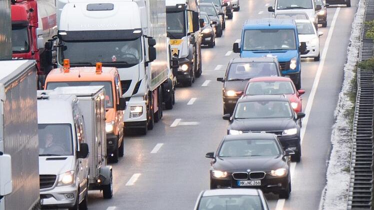 Auf der Autobahn 3 am Kreuz Altdorf hat sich am Mittwochvormittag ein Unfall ereignet. Die Autobahn ist Richtung N&uuml;rnberg gesperrt. Symbolbild: dpa