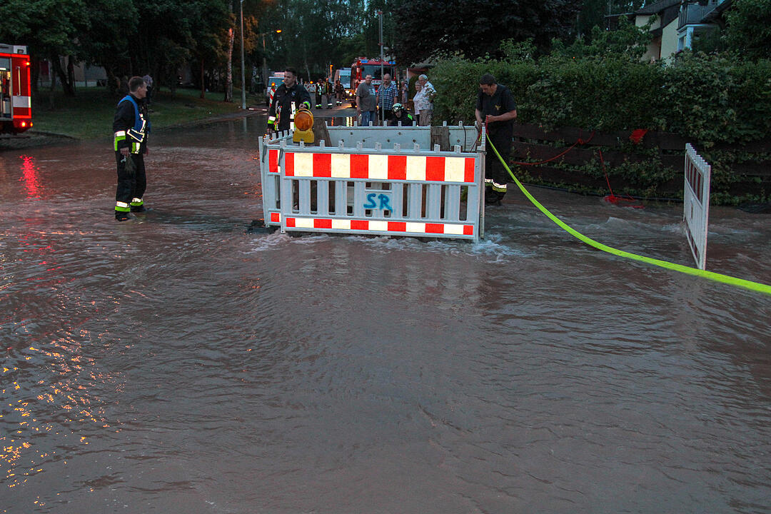 Nürnberg: Beschädigte Leitung setzt einen ganzen Straßenzug unter Wasser