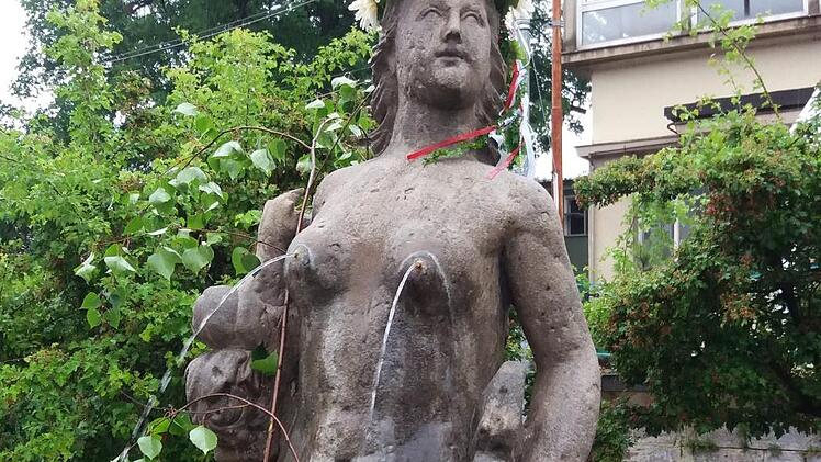 Im Sommer ist die Wei&szlig;enbrunner "Jungferk&auml;ttl" mit Blumen geschm&uuml;ckt. Foto: Andrea Bohl