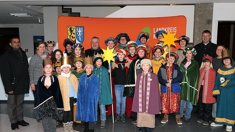 Sternsinger besuchen Landratsamt Kulmbach &ndash; Spendenaktion 2026 gestartet