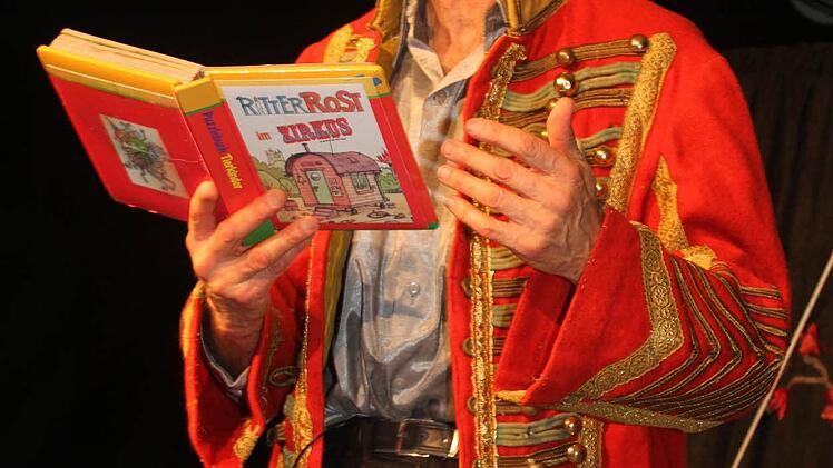 Happy-End nach nicht einmal einer Stunde: Ritter Rost und Burgfräulein Bö haben den Feuerdrachen besiegt, erklärte Manfred Kessler vom Chapiteau Theater in Burgschwalbach.