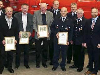 Ehrungen bei der Trebgaster Feuerwehr: Zu Ehrenmitgliedern wurden Herbert Teupert, Siegfried Küspert, Werner Knörrer ernannt. Karl-Heinz Müller erhielt das Feuerwehr-Ehrenzeichen des Freistaates Bayern für 40 Jahre aktiven Dienst. Fotos: Dieter Hübner
