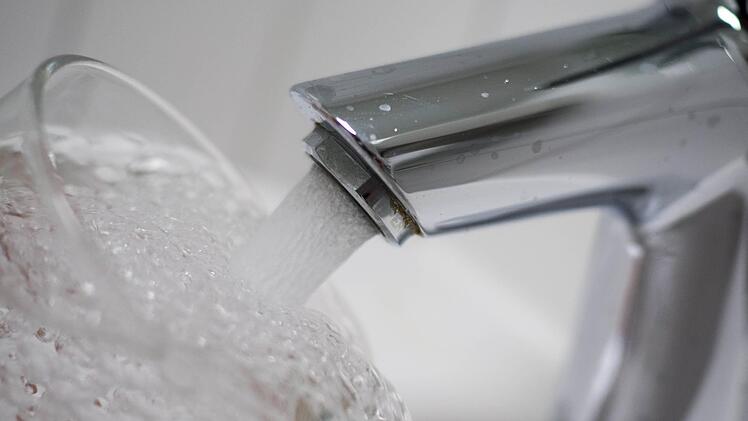 2,99 Euro Euro pro Kubikmeter beträgt derzeit der Wasserpreis für Kunden der Frankenwaldgruppe. Symbolbild: Archiv/Marian Hamacher