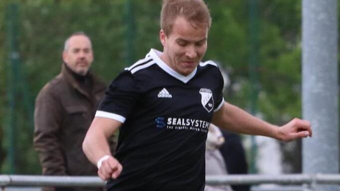 Harry Wolf vermutet, dass der TSV Röttenbach (schwarz) ein Wörtchen um den Aufstieg mitredet.