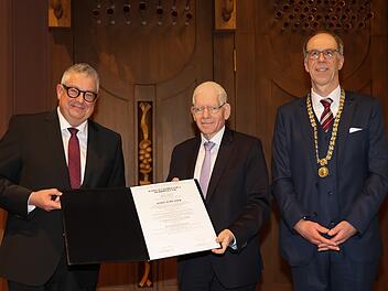 JMU verleiht Ehrendoktortitel an Dr. Josef Schuster - "Stimme für Respekt und Toleranz" JMU verleiht Ehrendoktortitel an Dr. Josef Schuster - "Stimme für Respekt und Toleranz"