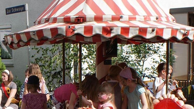 Das Nostalgie-Karrussel war begehrt. Foto: Stefanie Karl