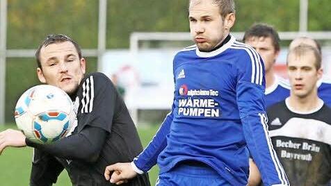 Für Markus Taschner war Mittelfeldspieler Daniel Grasgruber (rechts) sein "Spieler der Saison".   Foto: Monika Limmer
