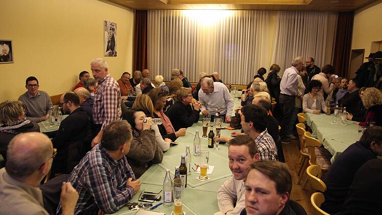 Die Besucher der Bürgerversammlung Foto: Adriane Lochner