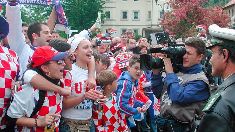 Impressionen vom Empfang der kroatischen Nationalmannschaft am 5. Juni 2006 in Bad Brückenau. Foto: Ralf Ruppert/Archiv Saale-Zeitung