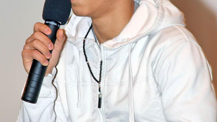 Bewohner der Gemeinschaftsunterkunft stellten sich in der Alten Aula vor.  Foto: Dieter Britz