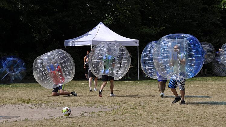 Neben dem Bubble-Ball-Turnier gibt es noch zahlreiche weitere attraktive Angebote und Aktivitäten.