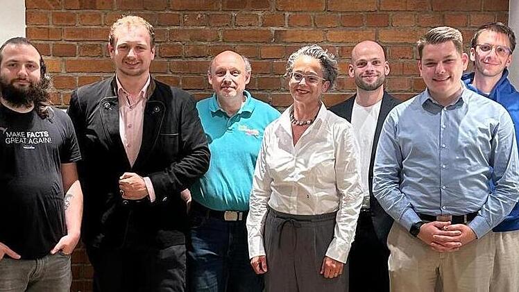 Unser Foto zeigt (von, links): Sebastian Schaidt (PdH), Max Hümmer (FDP), Oliver Zimmer (FDP), Stefanie Schneider (FW), Julian Dalberg (FDP), Lionel Bachelart (Volt) und Max Kindl (PdH).