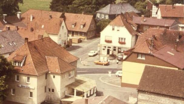 Der Platz vor dem Gasthof "Goldener Schwan" vor wenigen Jahrzehnten Foto: Archiv/Schmidt