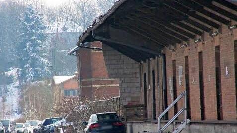 Die Halle von der Ladestraße her