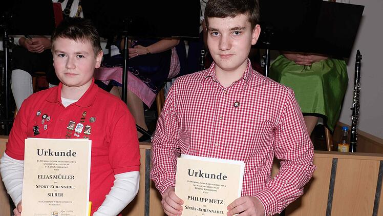 Bogenschütze Elias Müller erhielt die Sportehrennadel in Silber. Bronze ging an Philipp Metz.