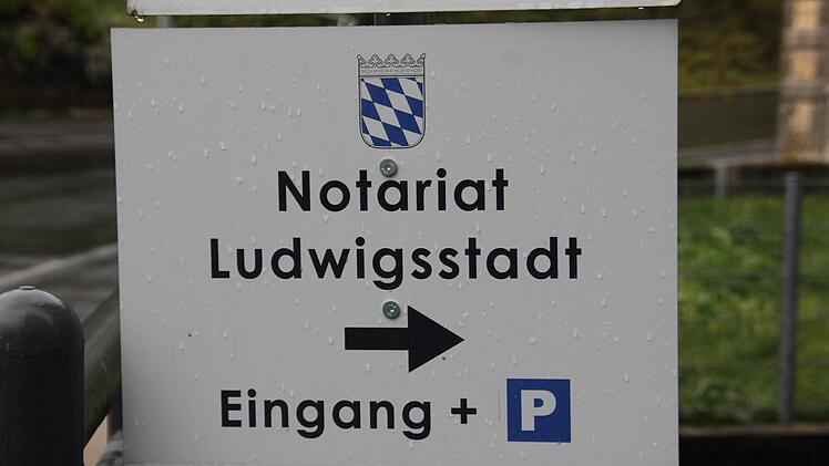 Derzeit ist das Notariat in Ludwigsstadt, das in den Räumen der Sparkasse untergebracht ist, noch eigenständig. Ob dies auf Dauer so bleiben wird, ist fraglich. Veronika Schadeck
