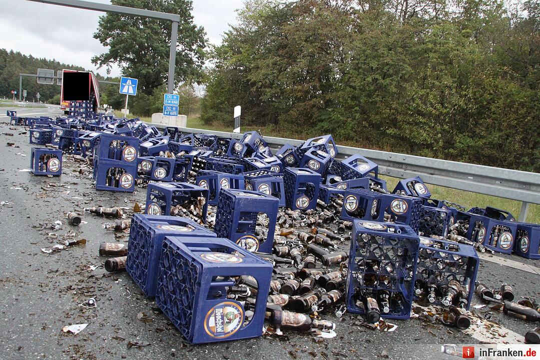 Bierlaster verliert 200 Kästen bei Kulmbach