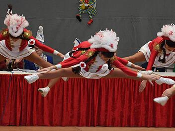 Volle Konzentration und absolut synchron: der Nachwuchs der Weisendorfer Blumazupfer. Foto: Ronald Rinklef